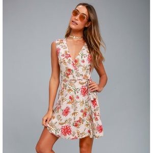 NWT Lulu’s Blush Floral Dress